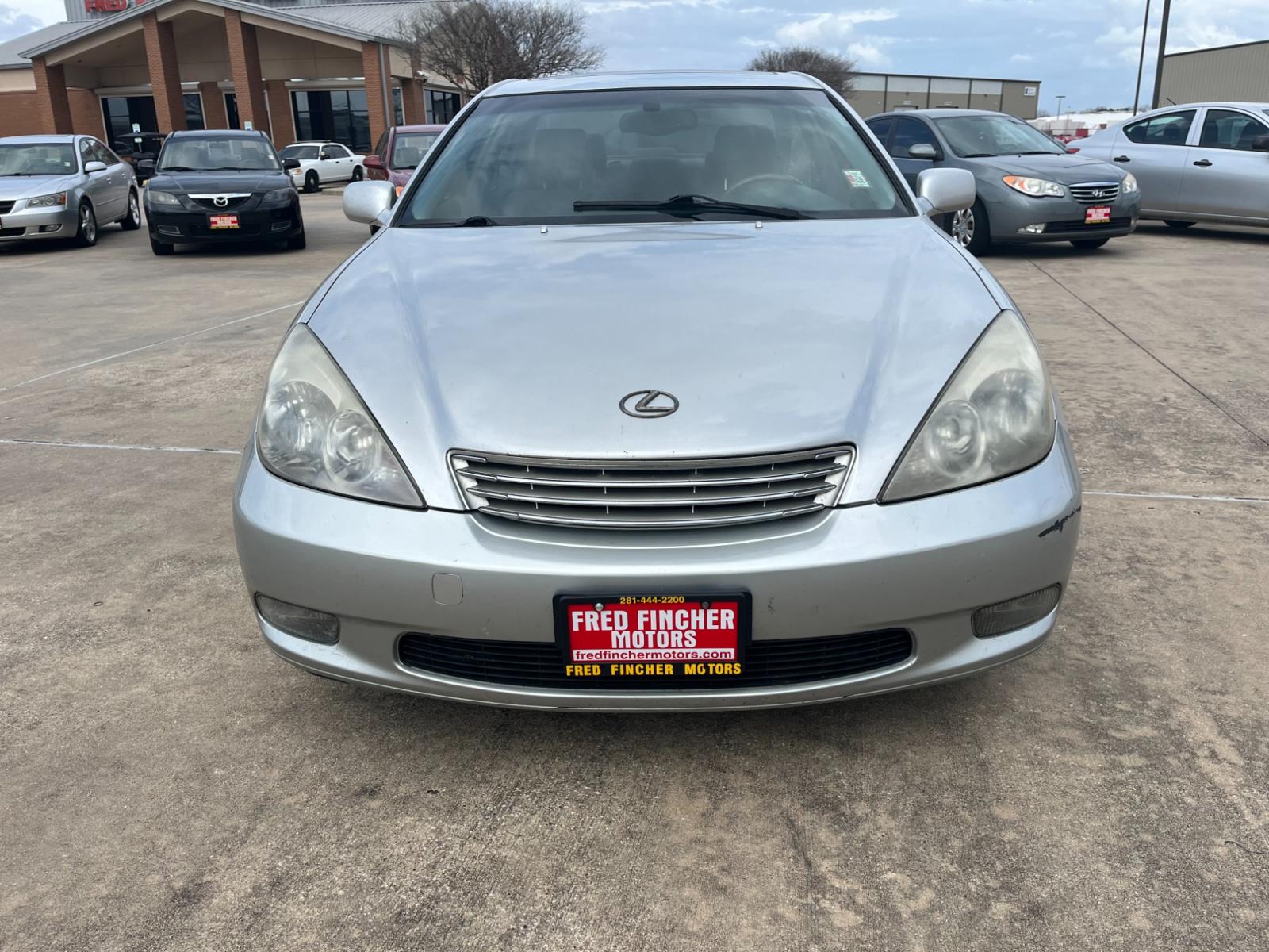 2003 SILVER /gray Lexus ES 300 Sedan (JTHBF30G135) with an 3.0L V6 DOHC 24V engine, 5-Speed Automatic Overdrive transmission, located at 14700 Tomball Parkway 249, Houston, TX, 77086, (281) 444-2200, 29.928619, -95.504074 - Photo #1